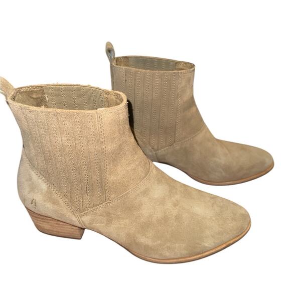 Hush Puppies tan booties with block heel - Picture 1 of 5